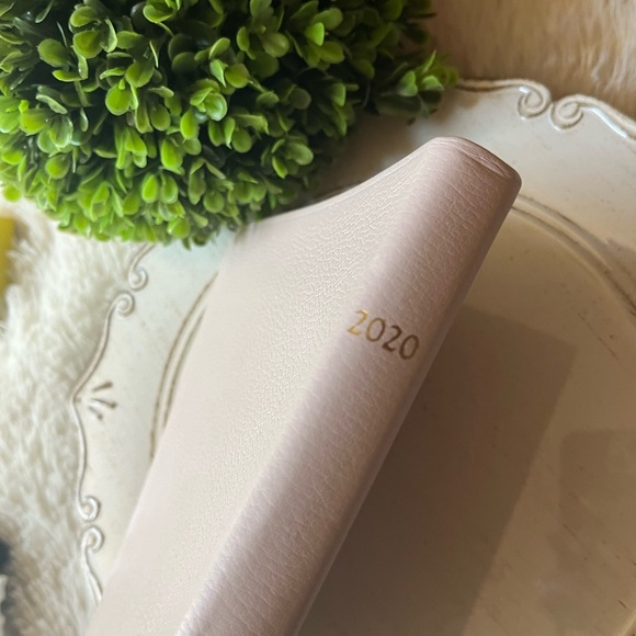 Neiman Marcus appointment book (2020) new - Picture 6 of 11